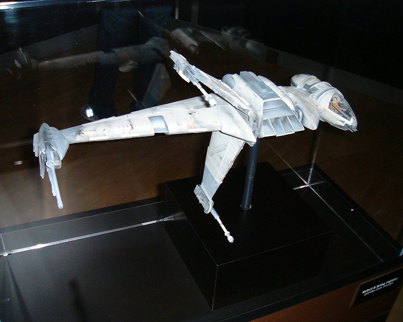 STAR WARS: Exhibtions: B-Wing Fighter