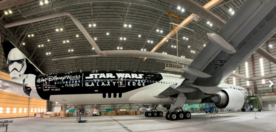 Star Wars Galaxy's Edge Airplane